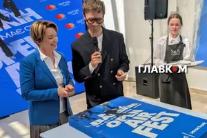 Оголені дівчата, торт та контракт з банком. Як Макса Барського проводжали у великий концертний тур