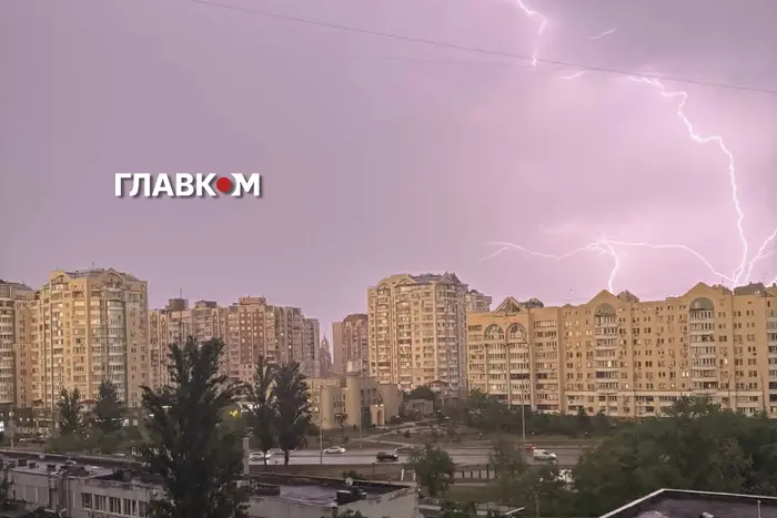 У столиці вирує негода (фото, відео)