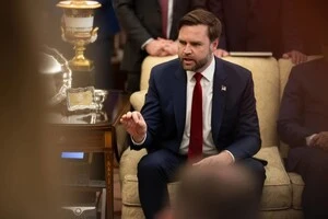 Венс: Ми лише затримали розгортання військ, які мали бути відправлені до Польщі. Це не скорочення. Це просто стандартна затримка ротації, яка іноді трапляється в таких ситуаціях