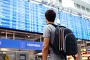 «11-ті класи напівпорожні». Доцент Університету Шевченка пояснив, чому молодь виїжджає за кордон