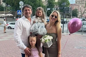 Сергій та Катерина Притули з доньками Соломією та Стефанією 