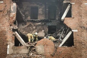 Надзвичайники деблокували тіло пенсіонерки з-під завалів