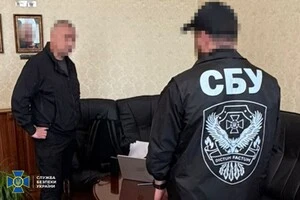 Як повідомив генпрокурор, за щомісячну неправомірну вигоду керівники поліції мали не реагувати на діяльність «порноофісів» та попереджати про можливі перевірки