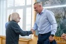 Мер Києва зустрівся з легендарним митцем і оконфузився