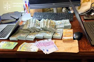 Елітні авто, мільйони готівки. Що вилучено у топпосадовців Нацполіції (фото)