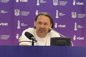 Наставники фіналістів охоче відповіли на питання від журналістів