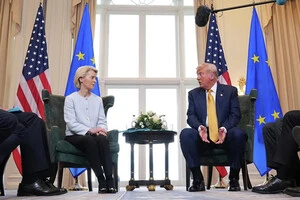 Президент Європейської комісії Урсула фон дер Ляєн та американський лідер Дональд Трамп