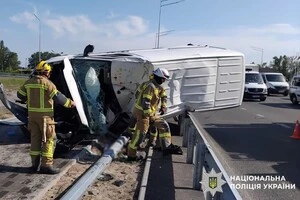 Від отриманих травм керманич мікроавтобуса загинув на місці аварії