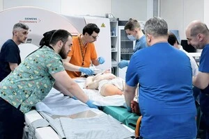 Бригада лікарів «Охматдиту» рятує дитину, травмовану під час прогуляни на самокаті 