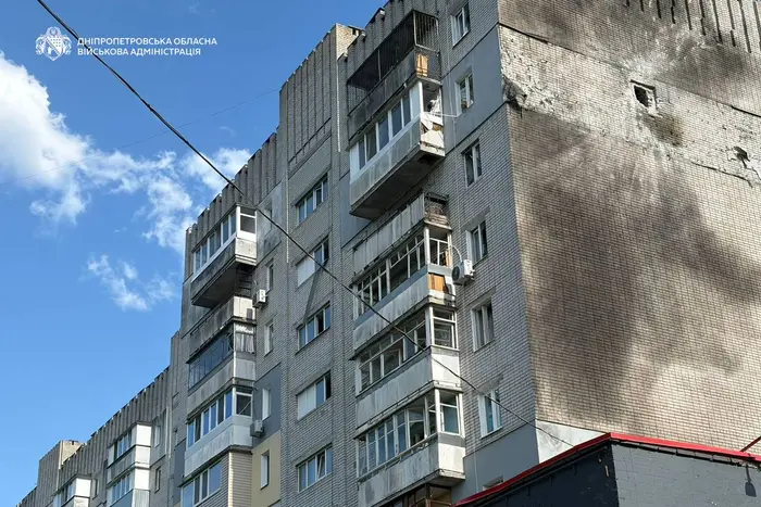 Росіяни атакували багатоповерхівки у Дніпрі, є поранені (фото)