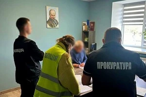 Слідчі повідомили правопорушникові про підозру за ч. 5 ст. 191 ККУ – розтрата чужого майна шляхом зловживання службовою особою своїм службовим становищем, вчинена в умовах воєнного стану, в особливо великих розмірах