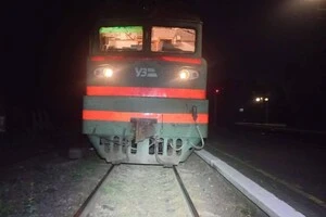У Львові пасажирський потяг на смерть збив 20-річного юнака
