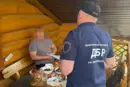 $5 тис. за переведення в тил. ДБР затримало бізнесмена з Хмельницького