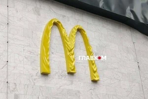Перший в Україні ресторан McDonald's відкрився 24 травня 1997 року біля станції метро «Лук'янівська»  і продовжує працювати дотепер