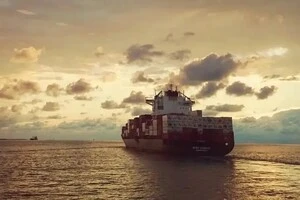 Російський балкер із 25 квітня перевозив крадене зерно з тимчасово окупованих Керчі й Бердянська