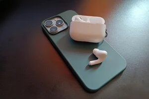 За останні роки Apple перетворила звичайні навушники на складний гаджет 