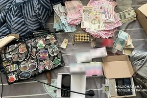 Під час обшуків в орендованому помешканні чоловіка слідчі вилучили майже 200 тис. грн