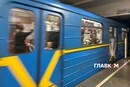 У Києві зупинялося метро на «синій» гілці: пасажир пішов гуляти тунелем