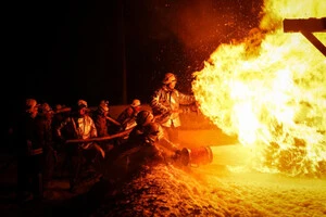 Полтавські фахівці у двобої з полум’ям після удару росіян по газовій інфраструктурі