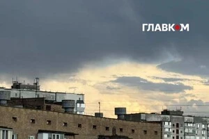 Під час сильного вітру слід щільно закрити всі вікна будинків, надворі триматися подалі від рекламних щитів, ліній електропередачі і дерев