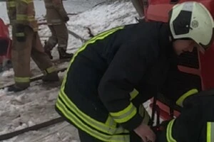 Рятувальники ліквідовують пожежу