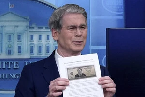 Бессент підтвердив, що Мінфін США вже розробив купюру у $250 із Трампом
