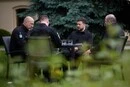 Фото дня: люди в чорному. Президент зібрав маленьку нараду на природі