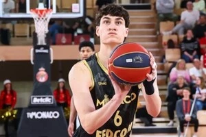 Кличко вдало проявив себе у матчах молодіжного чемпіонату Франції з баскетболу