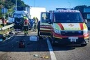 Зіткнення трьох фур під Києвом: рятувальники вирізали водія з понівеченої кабіни (фото)