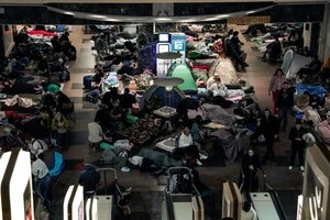 Міська влада допускає можливість введення певних обмежень на використання наметів у метро у майбутньому
