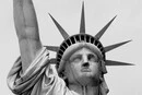 Трамп депортував 900 тисяч мігрантів — і це вже б'є по економіці США
