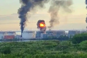 У Петербурзі дрони вразили нафтовий термінал і спричинили пожежу