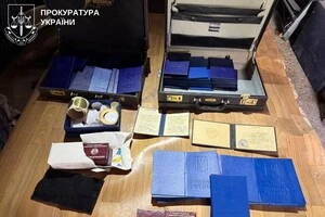 Вилучені під час обшуків бланки документів