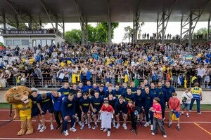 Стадіон перетворився на простір живого спілкування