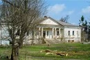 Заріс деревами та перетворився на руїни. Що залишилося від палацу родини Рильських