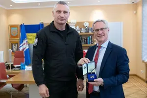 Кличко вручив послу Ізраїлю нагрудний знак