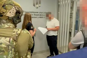 Санкції інкримінованих статей передбачають до 12 років позбавлення волі