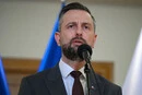 «Геноцид залишається геноцидом». Глава Міноборони Польщі звернувся до України