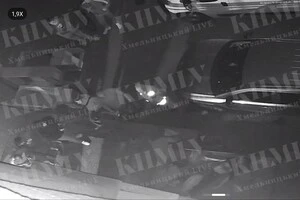 У Хмельницькому 18-річна дівчина стрибнула з багатоповерхівки