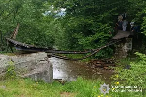 На Буковині через обвал мосту травмувалася група дітей