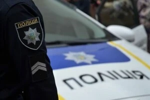 Поліція працює на місці події та встановлює всі обставини