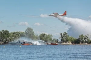 Масштабна рятувальна операція на воді та в повітрі. Репортаж із навчань ДСНС у Черкасах