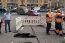 У центрі Києва вдруге за день утворилося провалля на дорозі (фото)