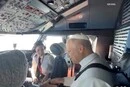 Папа Римський під час перельоту в Іспанії здивував екіпаж літака та вірян нетиповим вчинком (відео)