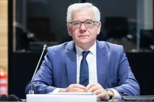 Ексглава МЗС Польщі Яцек Чапутович вважає, що президент Польщі відступив від власних заяв щодо нагороди для українського лідера