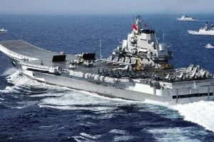 Китайські військові кораблі під час морської операції 