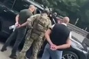 На виїзді з Києва правоохоронці заблокували елітний позашляховик з колишнім очільником Одеського ТЦК, якого підозрюють у хабарництві