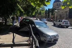 Чоловік мав явні ознаки алкогольного сп'яніння та поводився агресивно