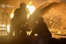 Удар дрона по Бориспільщині: ліквідація пожежі на інфраструктурному об'єкті триває (фото)