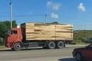В окупованому Криму росіяни маскують бензовози під цивільні фургони (відео)